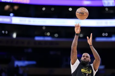 LeBron vuelve a cargar con los Lakers: análisis de un veterano frente a la adversidad