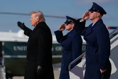 Choque de megáfonos: El choque público entre el Papa Leo XIV y Donald Trump por la guerra en Irán