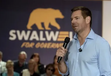 Terremoto político en Washington y Sacramento: cómo la caída de Eric Swalwell, la renuncia de Tony Gonzales y la redistritación están redefiniendo la contienda