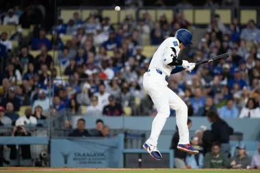 Ohtani, Soler y la noche agitada del béisbol: entre lanzamientos, peleas y cuidados médicos