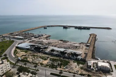 El estrecho que mueve al mundo: por qué la reapertura del Estrecho de Hormuz no hará caer de inmediato los precios de la gasolina