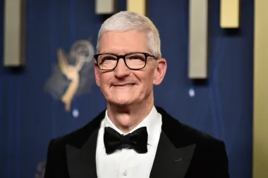 El adiós de Tim Cook y el relevo en Apple: ¿lista la compañía para la era de la IA?