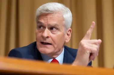 Entre la bata y la banca: Bill Cassidy, Robert F. Kennedy Jr. y la encrucijada de la supervisión sanitaria en EE. UU.