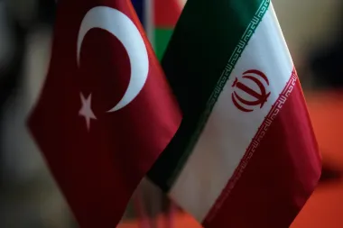 Entre visas temporales y decisiones imposibles: la vida de los iraníes en Turquía en tiempos de guerra