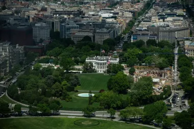Bajo la alfombra: el bunker secreto del ala este y la controversia del salón de baile de la Casa Blanca