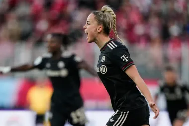Una semana decisiva en el fútbol: Bayern Femenino campeón, caos en Chelsea y el resurgir de Danny Welbeck