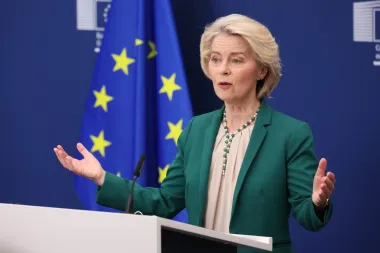 El préstamo de la UE a Ucrania: por qué 90.000 millones de euros cambian el rumbo de la guerra y la economía