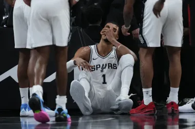 Temporada de reconocimiento y retos: del premio a la deportividad de Derrick White al protocolo de conmociones de Wembanyama
