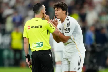 Fútbol en ebullición: del empate agónico del Betis al rescate épico del Lens y la emoción de la NWSL