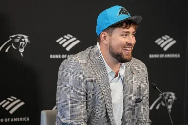 El Gran Juego de la Línea: Análisis del Draft NFL 2026 y cómo Panthers, Cardinals y Commanders Reconfiguran sus Plantillas