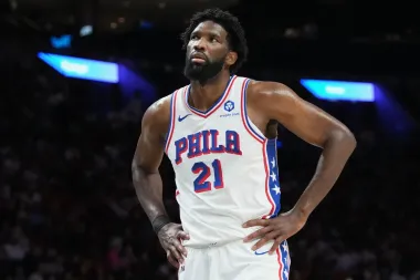 El drama de los playoffs NBA: Embiid regresa tras apendicitis y la lucha por la clasificación se intensifica