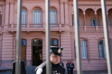 Cuando el poder cierra las puertas: Milei, la Casa Rosada y el asedio a la prensa argentina