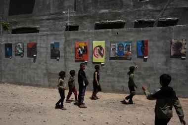 Pinceles en medio del humo: cómo el arte en Gaza narra la vida después del conflicto