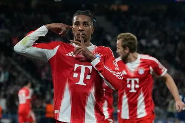 La intersección del fútbol moderno: narradores británicos en la Copa del Mundo, la fase goleadora del PSG y las sanciones que recuerdan la línea entre pasión y violencia