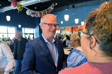 Un pastor en la arena: Adam Hamilton cambia la política de Kansas y obliga a repensar la contienda por el Senado