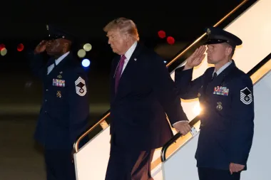 La desobediencia judicial en la segunda presidencia de Trump: un análisis profundo de causas, casos y consecuencias