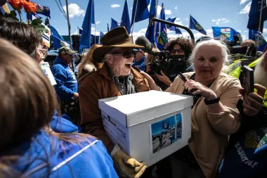 Alberta en la encrucijada: 302,000 firmas y el pulso por un referéndum de separación