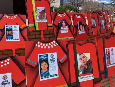 Voces que exigen justicia: El movimiento por las personas indígenas desaparecidas y asesinadas en EE. UU.