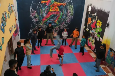 Breakdance entre escombros: cómo la danza ayuda a niños en el campo de refugiados de Nuseirat