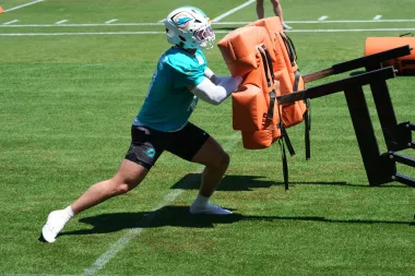 Estrategias en la era moderna de la NFL: análisis profundo de los Broncos, los Jets y los Dolphins