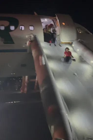 Choque mortal en la pista de Denver: cuando alguien irrumpe donde no debe y cambia el destino de un vuelo