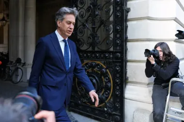 Keir Starmer en el ojo de la tormenta: liderazgo, descontento interno y el futuro incierto del Labour
