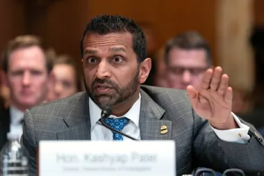 Choque en el Senado: el director del FBI Kash Patel responde con vehemencia a acusaciones sobre su conducta