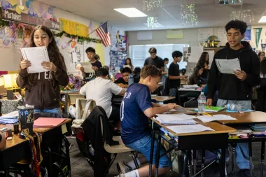 La encrucijada de la lectura en Estados Unidos: entre la “ciencia de la lectura” y la urgencia de volver a sentar a los alumnos en el aula