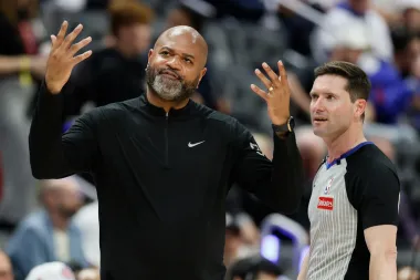 Árbitros, intensidad y límite: cómo los playoffs de la NBA están redefiniendo el contacto y las decisiones
