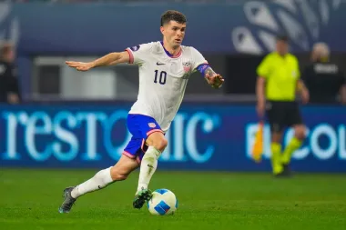 Entre el club y la cantera: la encrucijada del fútbol estadounidense entre Pulisic, Milan y la reforma universitaria