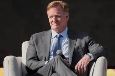 La Regla Rooney y la nueva era mediática de la NFL: análisis profundo sobre diversidad, cumplimiento y la expansión global