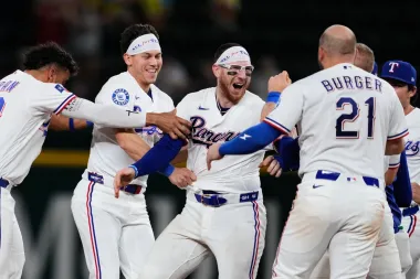 Noche de remontadas y afirmaciones: Rangers y Braves muestran resiliencia y profundidad en la recta inicial de la temporada