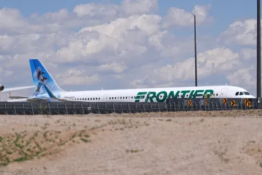 Cuando la seguridad falla: lecciones del choque en la pista de Denver y el desafío de proteger aeropuertos modernos