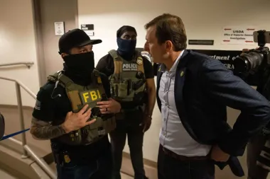 Plaza Federal 26: cómo una sala de inmigración se convirtió en campo de batalla político en Nueva York