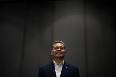 Xavier Becerra y la contienda por la gobernación de California: experiencia, críticas y el reto de movilizar al electorado latino