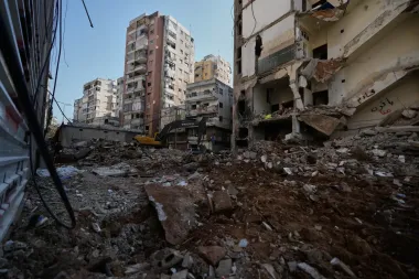 Líbano al borde: cómo la guerra y la crisis financiera están reconfigurando la vida cotidiana