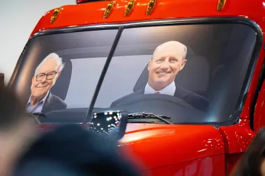 El relevo en Berkshire Hathaway: Abel, apuestas audaces y una nueva era en la cartera de Buffett
