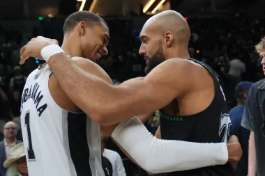 La marea del básquet: Spurs arrollan a Minnesota y Duren mantiene viva a Detroit en noches decisivas