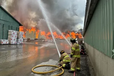 Explosión en un aserradero de Maine: la tragedia que sacude a una comunidad y a una industria centenaria