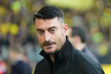 Tempestades en el fútbol europeo: la caída de Albert Riera en Frankfurt y el disturbio en Nantes