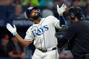 Explosiones ofensivas y pitcheo dominante: dos noches memorables en la MLB