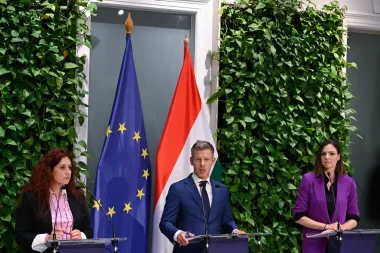 El desafío de reconstruir la democracia en Hungría: lecciones, riesgos y estrategias tras la era Orbán