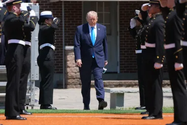 Discursos en tiempos de guerra: qué significa el mensaje del presidente a los graduados de la Academia de la Guardia Costera