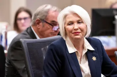 La conmutación de la pena a Tina Peters: heridas abiertas en la democracia y la justicia en Colorado