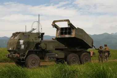 HIMARS en las faldas del Fuji: movilidad, disuasión y la nueva lógica de la artillería en el Indo-Pacífico