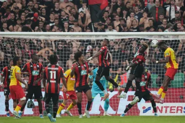 Un año de contrastes en el fútbol europeo: Lens campeón de la Copa de Francia y la sombra sobre Fiorentina y Atalanta