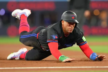Noche de remontadas y solidez en el montículo: Blue Jays dominan a los Pirates y los Twins sorprenden a los Red Sox