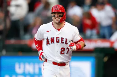Trout y Marte lideran triunfos claves: análisis profundo de dos noches decisivas en la MLB