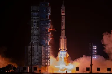 Shenzhou 23 y la ambición espacial china: un año en órbita y la carrera hacia la Luna
