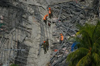 Colapso de un hotel en construcción en Angeles City: entre la desesperación, las preguntas y la urgencia por normas más estrictas